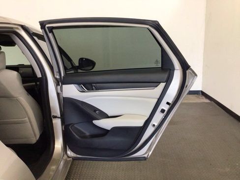 Used 2018 Honda Accord LX image 10