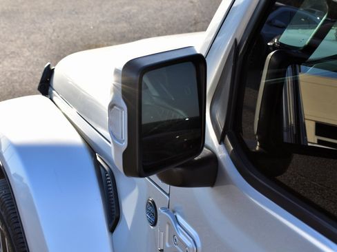 Used 2022 Jeep Wrangler Unlimited Sahara image 13