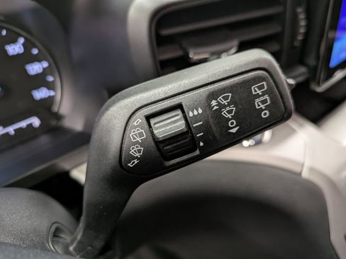 Used 2023 Ford Explorer XLT image 18