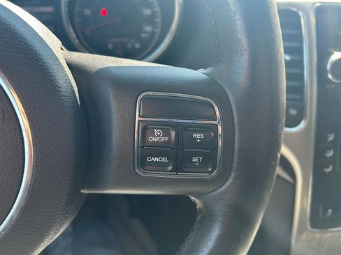 Used 2011 Jeep Grand Cherokee Laredo image 18