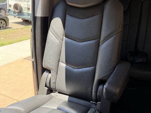 Used 2018 Cadillac Escalade ESV Luxury RWD image 19