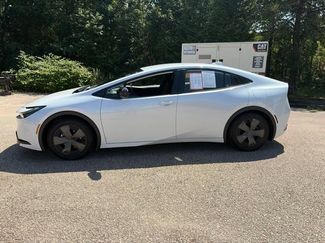 Used 2024 Toyota Prius Prime FWD video 2