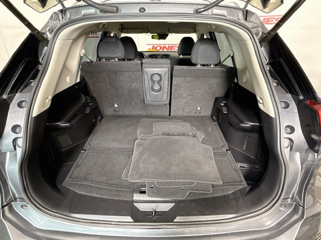 Used 2020 Nissan Rogue SV FWD image 27