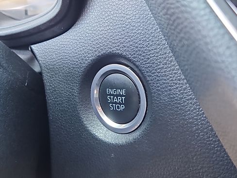 Used 2021 Toyota Corolla SE FWD image 11