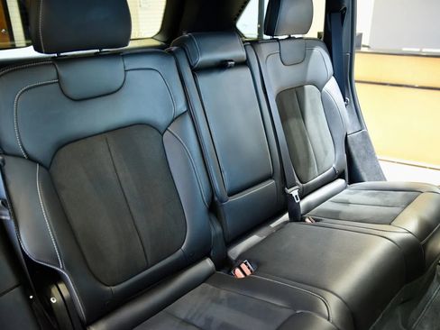 Used 2023 Jeep Grand Cherokee Altitude image 24