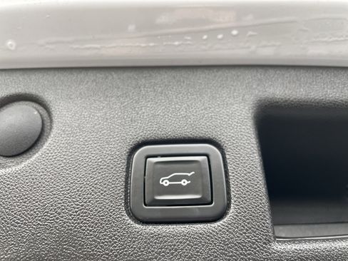 Used 2020 Chevrolet Equinox Premier image 36