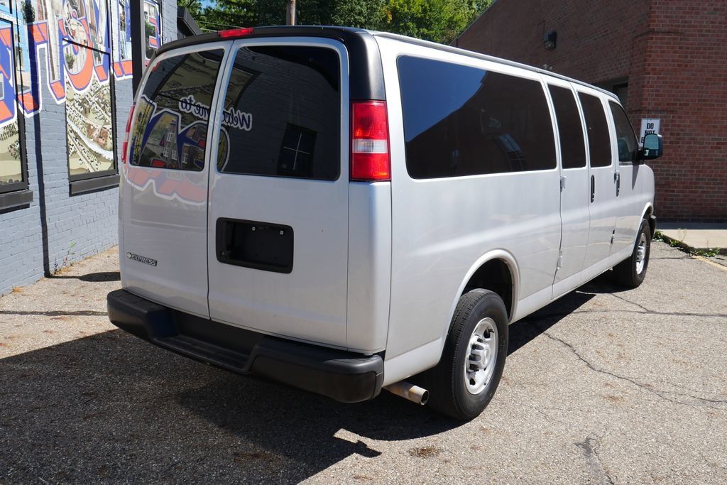 Used 2023 Chevrolet Express 3500 LS RWD image 3