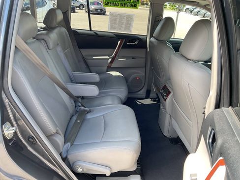 Used 2013 Toyota Highlander Limited AWD/4WD image 40