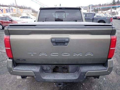 Used 2025 Toyota Tacoma 4x4 Double Cab image 4
