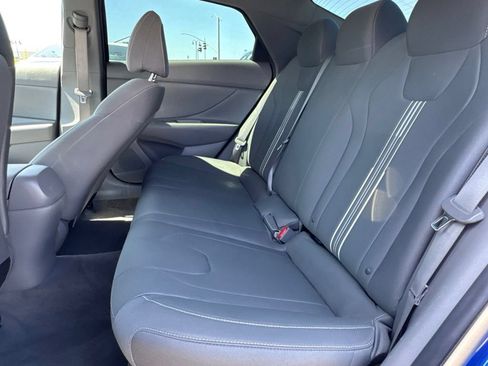 Used 2022 Hyundai Elantra SEL w/ Preferred Accessory Package FWD image 31