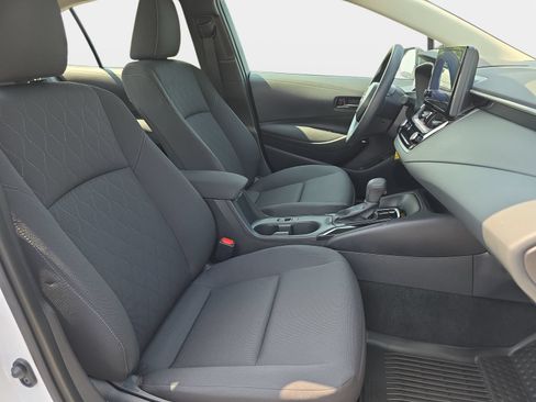Used 2025 Toyota Corolla LE FWD image 10
