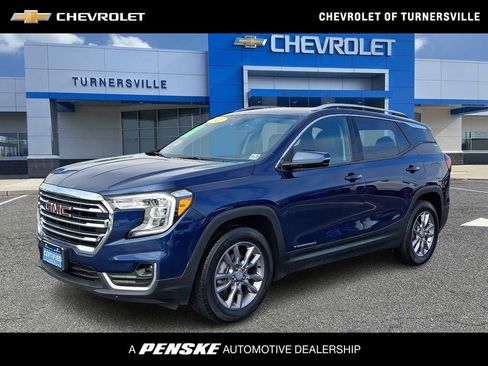 Certified 2022 GMC Terrain SLT image 1