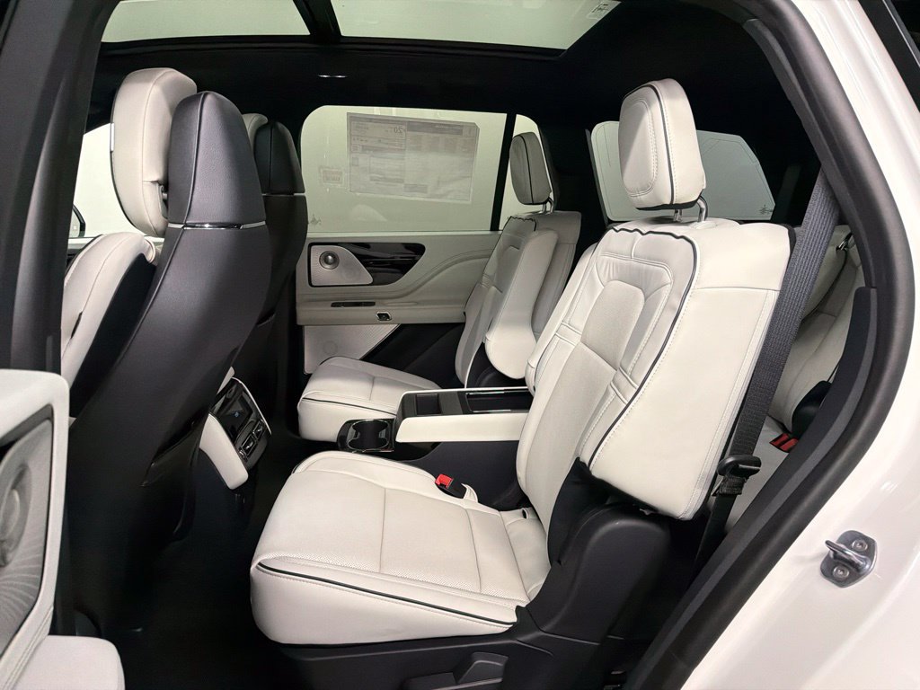 New 2027 Lincoln Aviator Black Label w/ Jet Appearance Package AWD/4WD image 34