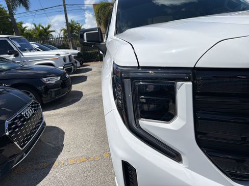Used 2023 GMC Sierra 1500 Elevation w/ Elevation Premium Package AWD/4WD image 10