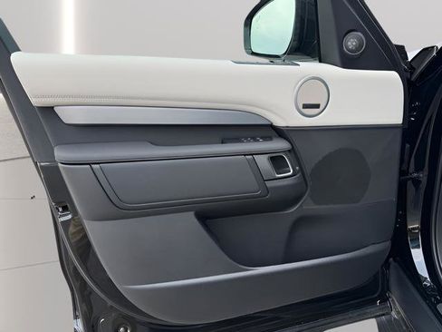 New 2026 Land Rover Discovery Limited Edition image 15