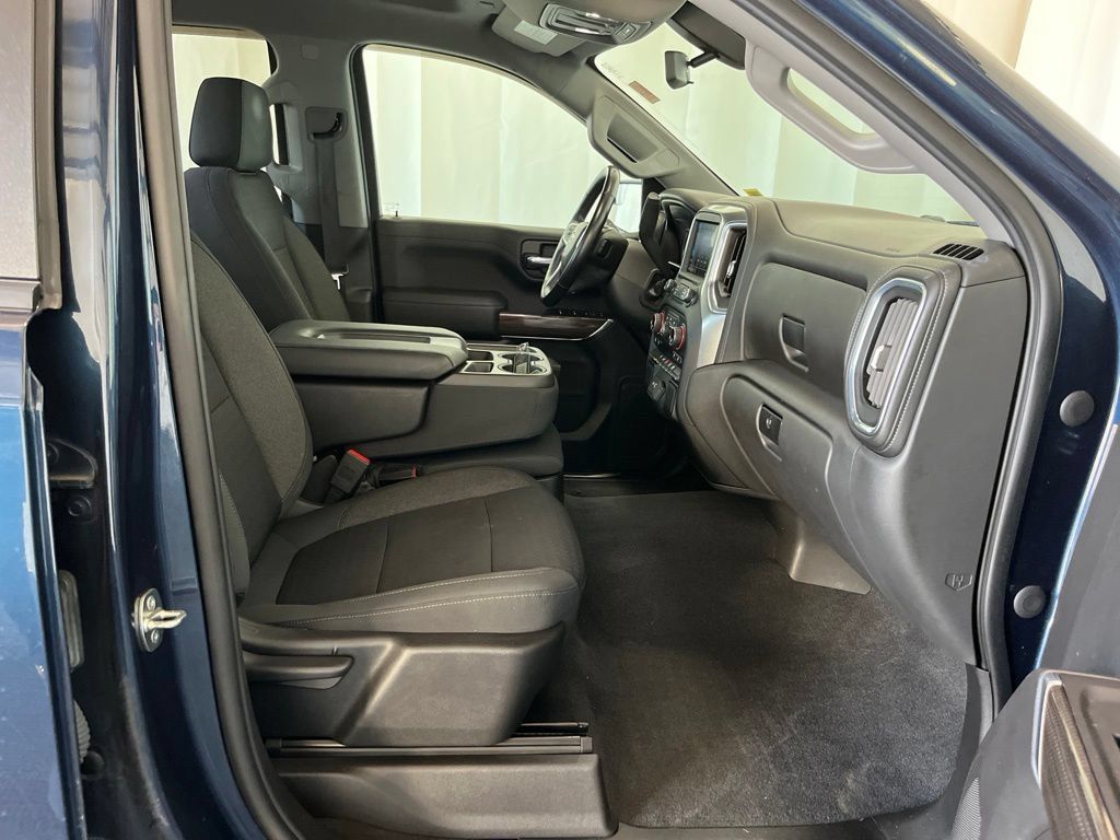 Used 2020 Chevrolet Silverado 1500 LT w/ Convenience Package AWD/4WD image 18
