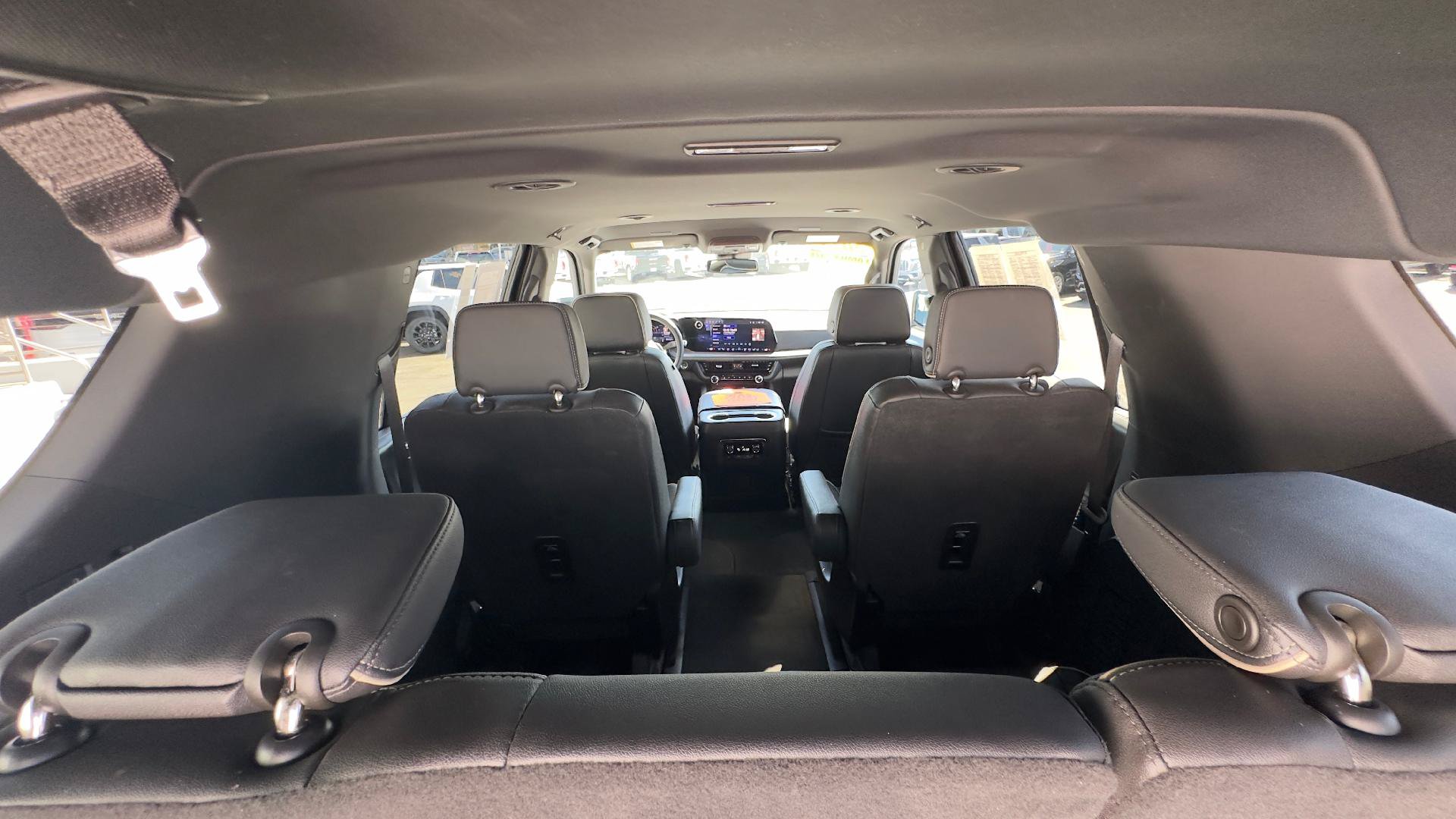 Used 2025 Chevrolet Suburban Premier AWD/4WD image 7