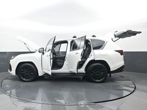 Used 2023 Lexus LX 600 4WD w/ Interior Upgrade Package image 35