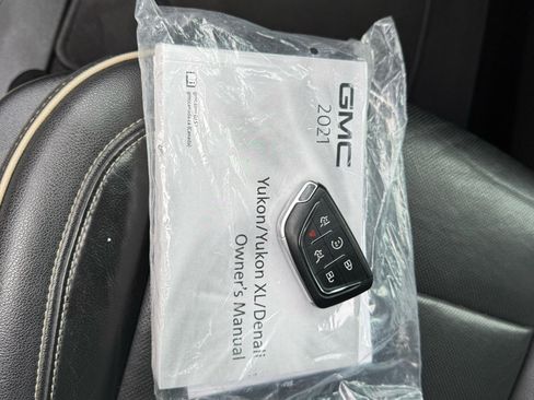 Used 2021 GMC Yukon SLT w/ SLT Premium Package image 40
