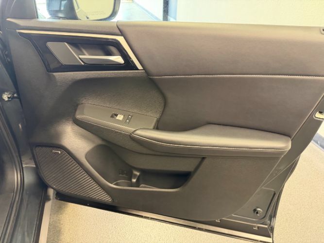 Used 2025 Mitsubishi Outlander SE FWD image 37