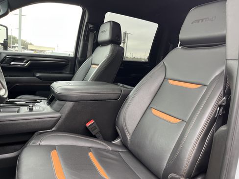Used 2025 GMC Sierra 2500 AT4 w/ AT4 Premium Plus Package image 9