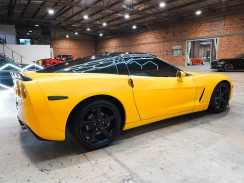 Used 2011 Chevrolet Corvette Coupe w/ Preferred Equipment Group RWD image 17