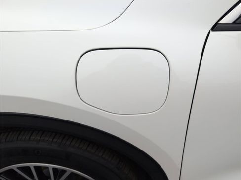 Used 2024 Ford Escape SE FWD image 2