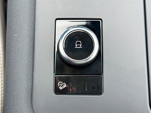 Used 2025 Land Rover Discovery Dynamic SE AWD/4WD image 51