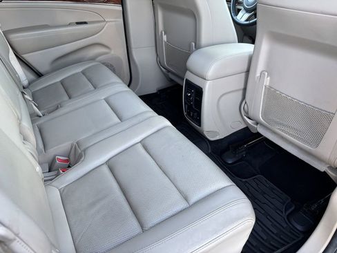 Used 2013 Jeep Grand Cherokee Limited w/ Luxury Group II image 20