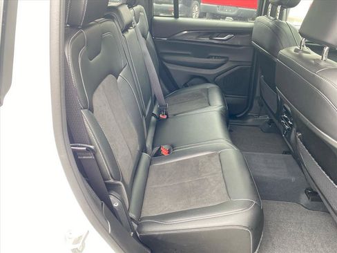 Used 2023 Jeep Grand Cherokee Altitude AWD/4WD image 24