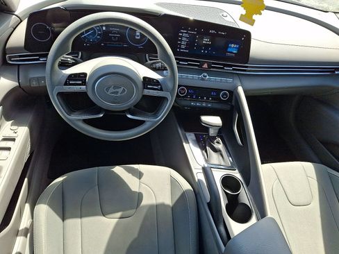 Used 2024 Hyundai Elantra SEL FWD image 26