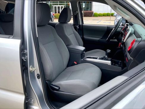 Used 2021 Toyota Tacoma SR5 RWD image 9
