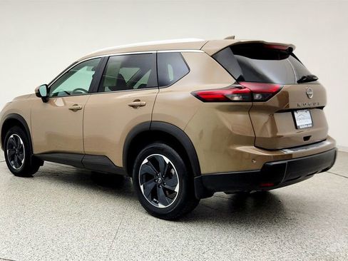 Used 2024 Nissan Rogue SV w/ SV Premium Package FWD image 7