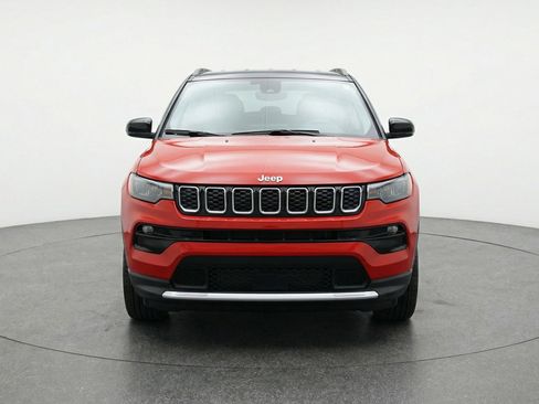 Used 2025 Jeep Compass Limited AWD/4WD image 2