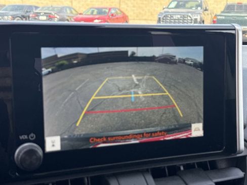 Used 2025 Toyota RAV4 XLE AWD/4WD image 22