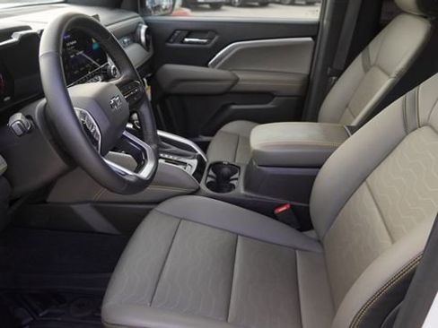 Used 2024 Chevrolet Colorado ZR2 w/ ZR2 Convenience Package III AWD/4WD image 20