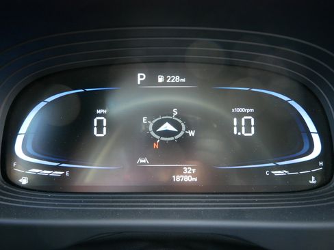 Used 2024 Hyundai Venue Limited image 16