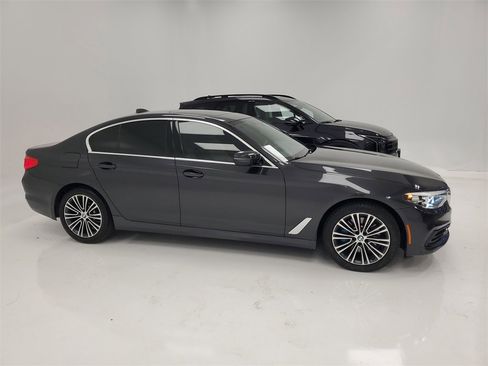 Used 2020 BMW 530i xDrive w/ Premium Package image 6
