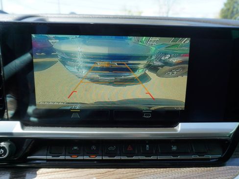 Used 2022 Chevrolet Silverado 1500 LT AWD/4WD image 19