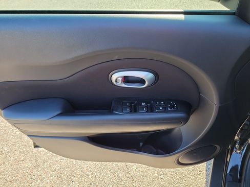 Used 2016 Kia Soul FWD image 19