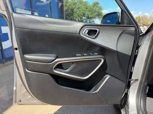 Used 2022 Kia Soul LX w/ Technology Package FWD image 19