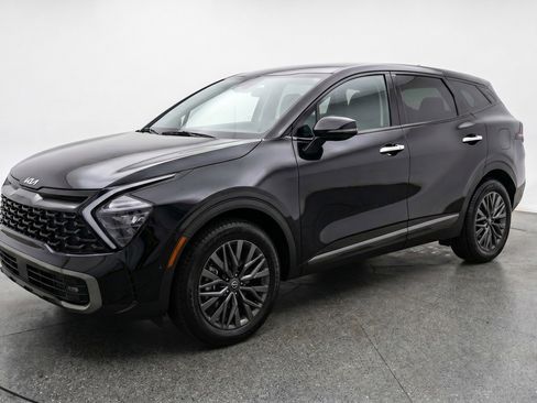 Used 2025 Kia Sportage LX image 3