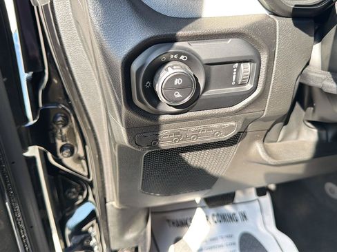 Used 2025 Jeep Gladiator Sport AWD/4WD image 18