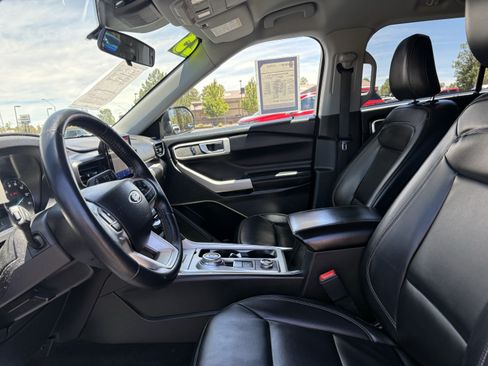 Used 2023 Ford Explorer XLT w/ Equipment Group 202A AWD/4WD image 19