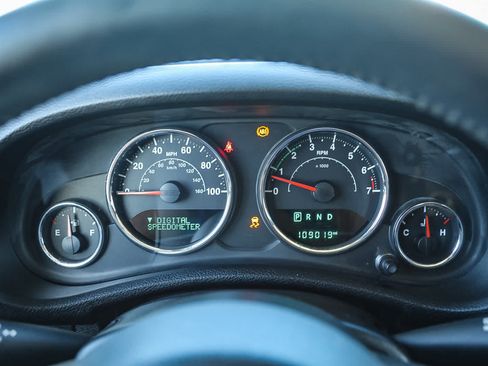 Used 2015 Jeep Wrangler Unlimited Sahara AWD/4WD image 22