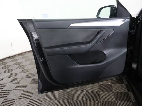 Used 2023 Tesla Model Y Long Range AWD/4WD image 23