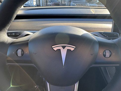 Used 2022 Tesla Model Y Long Range image 20