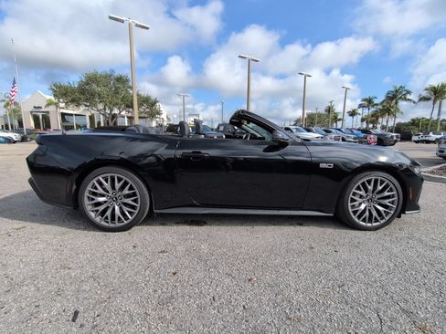 Used 2025 Ford Mustang GT Premium RWD image 4