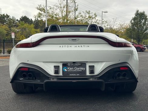 Used 2023 Aston Martin V8 Vantage Roadster image 5