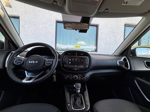 Used 2025 Kia Soul LX w/ LX Technology Package FWD image 27